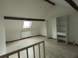 
                                                                                        Location
                                                                                         Amiénoise 2 chambres, cour et cave