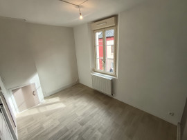 
                                                                                        Location
                                                                                         Amiénoise 2 chambres, cour et cave