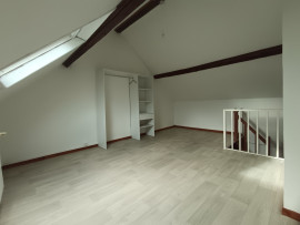 
                                                                                        Location
                                                                                         Amiénoise 2 chambres, cour et cave