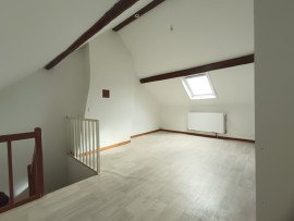 
                                                                                        Location
                                                                                         Amiénoise 2 chambres, cour et cave