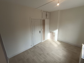 
                                                                                        Location
                                                                                         Amiénoise 2 chambres, cour et cave