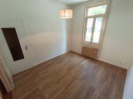 
                                                                                        Vente
                                                                                         Amiénoise 4 chambres cour, grenier, cave Amiens