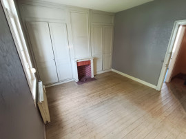 
                                                                                        Vente
                                                                                         Amiénoise 4 chambres cour, grenier, cave Amiens