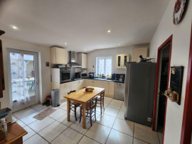 Vente
                                                                                Ancien corps de ferme de 125m² - 4 chambres