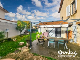 Vente
                                                                                Ancien corps de ferme de 125m² - 4 chambres