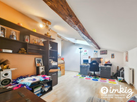Vente
                                                                                Ancien corps de ferme de 125m² - 4 chambres