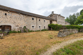 
                                                                                        Vente
                                                                                         Ancienne ferme de 880 m² au Val d'Arcomie (15)