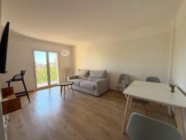 
                                                                                        Location
                                                                                         Antibes Dernier étage - F2 Meublé à l'année + garage