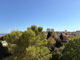 
                                                                                        Location
                                                                                         Antibes Dernier étage - F2 Meublé à l'année + garage