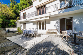 
                                                                                        Vente
                                                                                         Antibes – La Badine, le charme rare d’une maison entre mer et verdure sans vis-a-vis