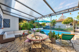 Vente
ANTIBES - LA BADINE : Villa avec piscine et dépendance, au calme