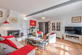 Vente
ANTIBES - LA BADINE : Villa avec piscine et dépendance, au calme