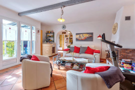 Vente
ANTIBES - LA BADINE : Villa avec piscine et dépendance, au calme