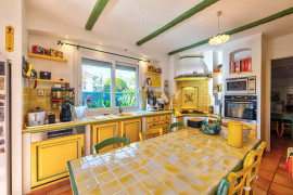 Vente
ANTIBES - LA BADINE : Villa avec piscine et dépendance, au calme