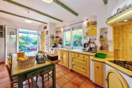 Vente
ANTIBES - LA BADINE : Villa avec piscine et dépendance, au calme