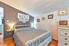 Vente
ANTIBES - LA BADINE : Villa avec piscine et dépendance, au calme