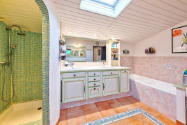 Vente
ANTIBES - LA BADINE : Villa avec piscine et dépendance, au calme