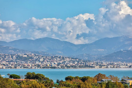 Vente
ANTIBES - MOYENNES BREGUIERES : 2 pièces, vaste terrasse, vue me