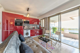 Vente
ANTIBES - MOYENNES BREGUIERES : 2 pièces, vaste terrasse, vue me