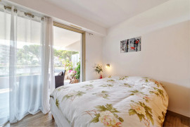 Vente
ANTIBES - MOYENNES BREGUIERES : 2 pièces, vaste terrasse, vue me