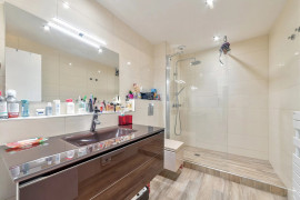 Vente
ANTIBES - MOYENNES BREGUIERES : 2 pièces, vaste terrasse, vue me
