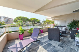 Vente
ANTIBES - MOYENNES BREGUIERES : 2 pièces, vaste terrasse, vue me