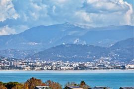 Vente
ANTIBES - MOYENNES BREGUIERES : 2 pièces, vaste terrasse, vue me