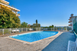 
                                                                                        Vente
                                                                                         Antibes Peyregoue - Superbe rez de jardin dans une résidence sécurisée avec vue mer