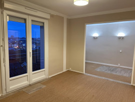 
                                                                                        Location
                                                                                         Apparemment lumineux vue sur cathédrale