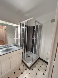 
                                                                                        Location
                                                                                         Apparemment lumineux vue sur cathédrale