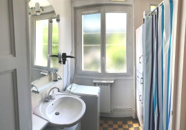 
                                                                                        Location
                                                                                         Appart. 4 pièces 65m² meublé avec parking et cave