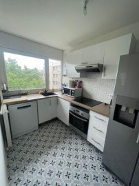 
                                                                                        Location
                                                                                         Appart meublé 69m2 avec terrasse et vu sur parc