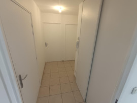 
                                                                                        Location
                                                                                         Appartement 1 chambre bureau balcon parking