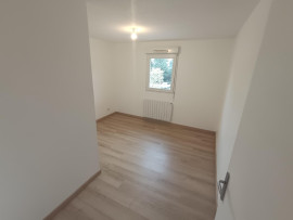 
                                                                                        Location
                                                                                         Appartement 1 chambre bureau balcon parking