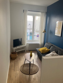 
                                                                                        Location
                                                                                         Appartement 1 pièce entièrement meublé et rénové avec goût à Lyon 7