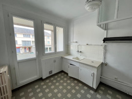
                                                                                        Vente
                                                                                         APPARTEMENT 1ER ETAGE EN CENTRE VILLE
