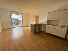 
                                                                                        Vente
                                                                                         Appartement 2 pièces - 41m2 - Parking & Balcon