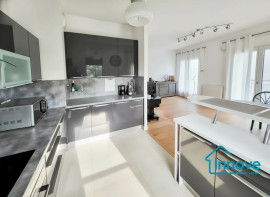 
                                                                                        Vente
                                                                                         Appartement 2 pièces à vendre - Paris 14 - Balcon
