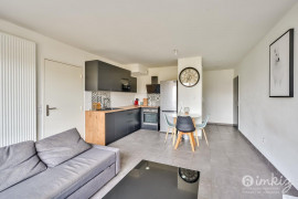 
                                                                                        Vente
                                                                                         Appartement 2 pièces avec balcon sans vis à vis