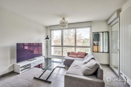 
                                                                                        Vente
                                                                                         Appartement 2 pièces avec balcon sans vis à vis