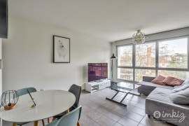 
                                                                                        Vente
                                                                                         Appartement 2 pièces avec balcon sans vis à vis