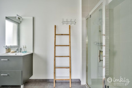 
                                                                                        Vente
                                                                                         Appartement 2 pièces avec balcon sans vis à vis