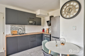 
                                                                                        Vente
                                                                                         Appartement 2 pièces avec balcon sans vis à vis