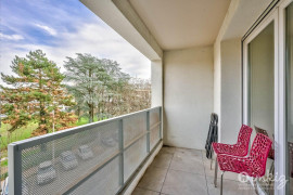 
                                                                                        Vente
                                                                                         Appartement 2 pièces avec balcon sans vis à vis