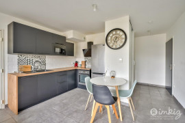 
                                                                                        Vente
                                                                                         Appartement 2 pièces avec balcon sans vis à vis