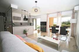 
                                                                                        Vente
                                                                                         Appartement 2 pièces corniche fleurie terrasse piscine