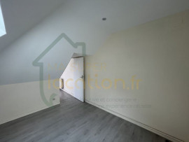 Location
Appartement 2 pièces dans un immeuble calme situé en HYPER-CENTRE de Saint-Quentin
