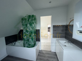 Location
Appartement 2 pièces dans un immeuble calme situé en HYPER-CENTRE de Saint-Quentin