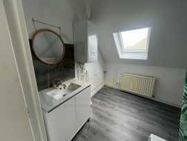 Location
Appartement 2 pièces dans un immeuble calme situé en HYPER-CENTRE de Saint-Quentin