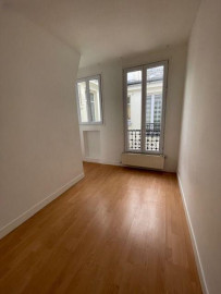 
                                                                                        Location
                                                                                         Appartement 2 pieces étage élevé vue ciel